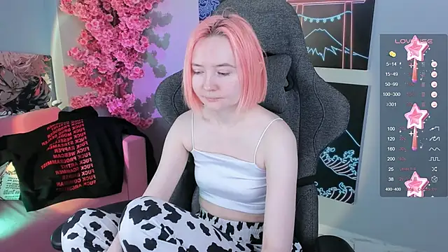 Snapshot of ReiYosimoto chatting on October 8, 2025, 12:03 pm ReiYosimoto online show from October 8, 2025, 12:03 pm