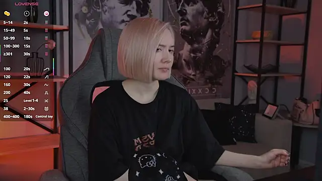 ReiYosimoto online show from November 9, 2025, 2:04 pm