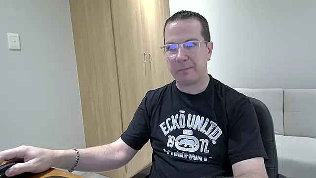 BrettJ81 online show from October 30, 2025, 2:51 pm