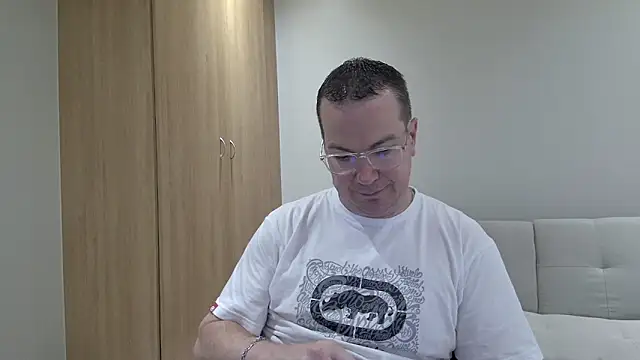 BrettJ81 online show from December 14, 2025, 1:49 pm