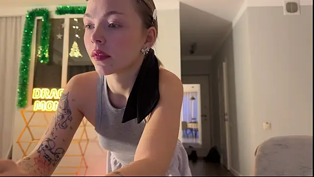 Aliceimhorny online show from December 10, 2024, 12:27 pm