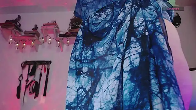 Snapshot of Eve_Blue77 chatting on February 10, 2026, 1:32 am Eve Blue77 online show from February 10, 2026, 1:32 am