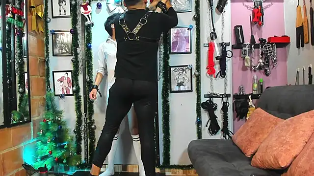 Snapshot of dom2travelersss chatting on December 30, 2024, 1:58 pm dom2travelersss online show from December 30, 2024, 1:58 pm