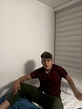 Snapshot of dom2travelersss chatting on January 16, 2025, 3:35 pm dom2travelersss online show from January 16, 2025, 3:35 pm