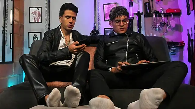 Snapshot of dom2travelersss chatting on January 26, 2025, 12:33 pm dom2travelersss online show from January 26, 2025, 12:33 pm