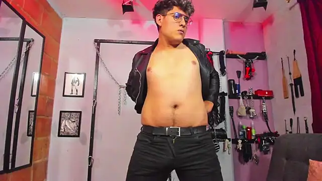 Snapshot of dom2travelersss chatting on March 2, 2025, 7:02 pm dom2travelersss online show from March 2, 2025, 7:02 pm