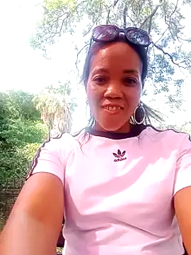 Snapshot of BabySweetDee chatting on December 15, 2024, 1:00 pm BabySweetDee online show from December 15, 2024, 1:00 pm