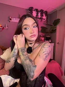 DaniDusan  online show from December 14, 2025, 7:40 pm