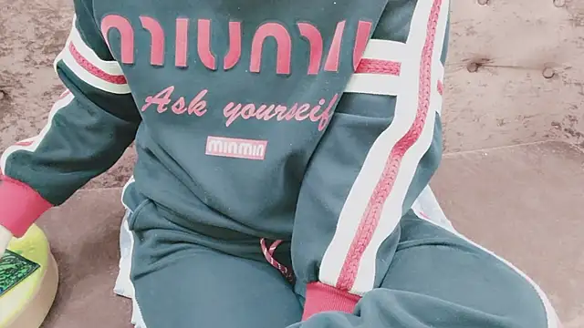 Sophie Secret online show from November 26, 2025, 10:33 pm