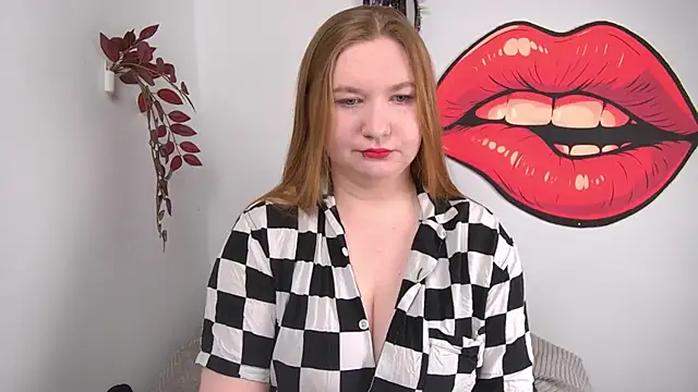 Snapshot of LaraDream chatting on April 3, 2026, 2:15 pm LaraDream online show from April 3, 2026, 2:15 pm