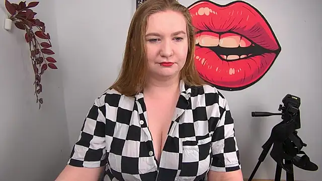 LaraDream online show from May 27, 2026, 2:36 pm