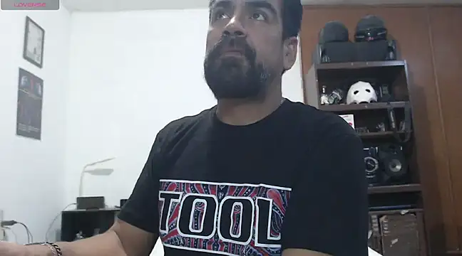 soyelcarlitos  online show from March 20, 2025, 3:23 am