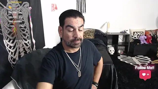 soyelcarlitos  online show from April 5, 2026, 5:04 am