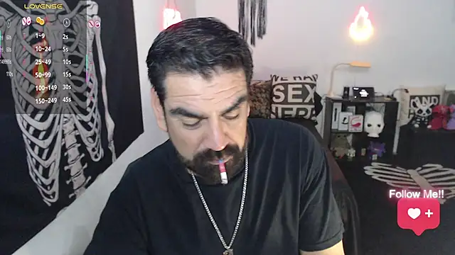 soyelcarlitos  online show from April 28, 2026, 10:53 am