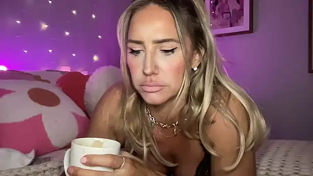 Fitnessbabe69 online show from March 21, 2025, 8:28 am