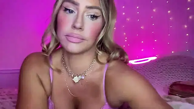 Fitnessbabe69 online show from November 25, 2025, 1:44 pm